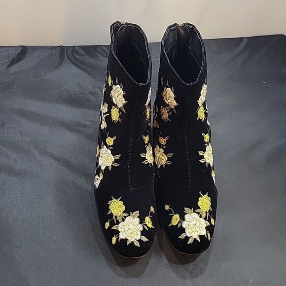 FOREVER 21 BLACK VELVET YELLOW FLORAL EMBROIDERED BOOTIES G1 - Picture 2 of 16